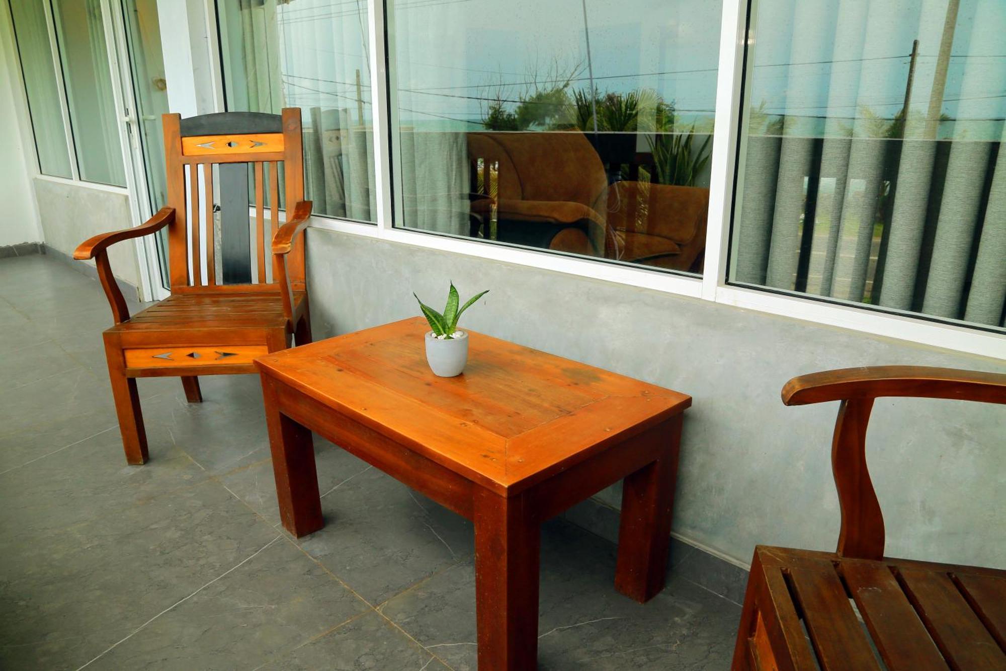 Cocos Hotell Midigama East Exteriör bild