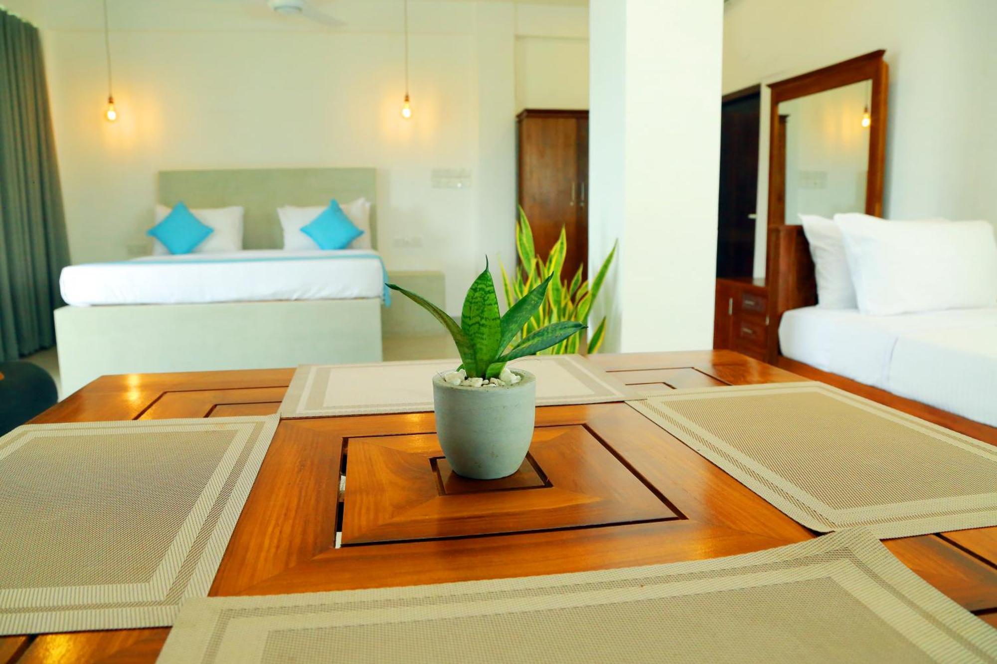 Cocos Hotell Midigama East Exteriör bild