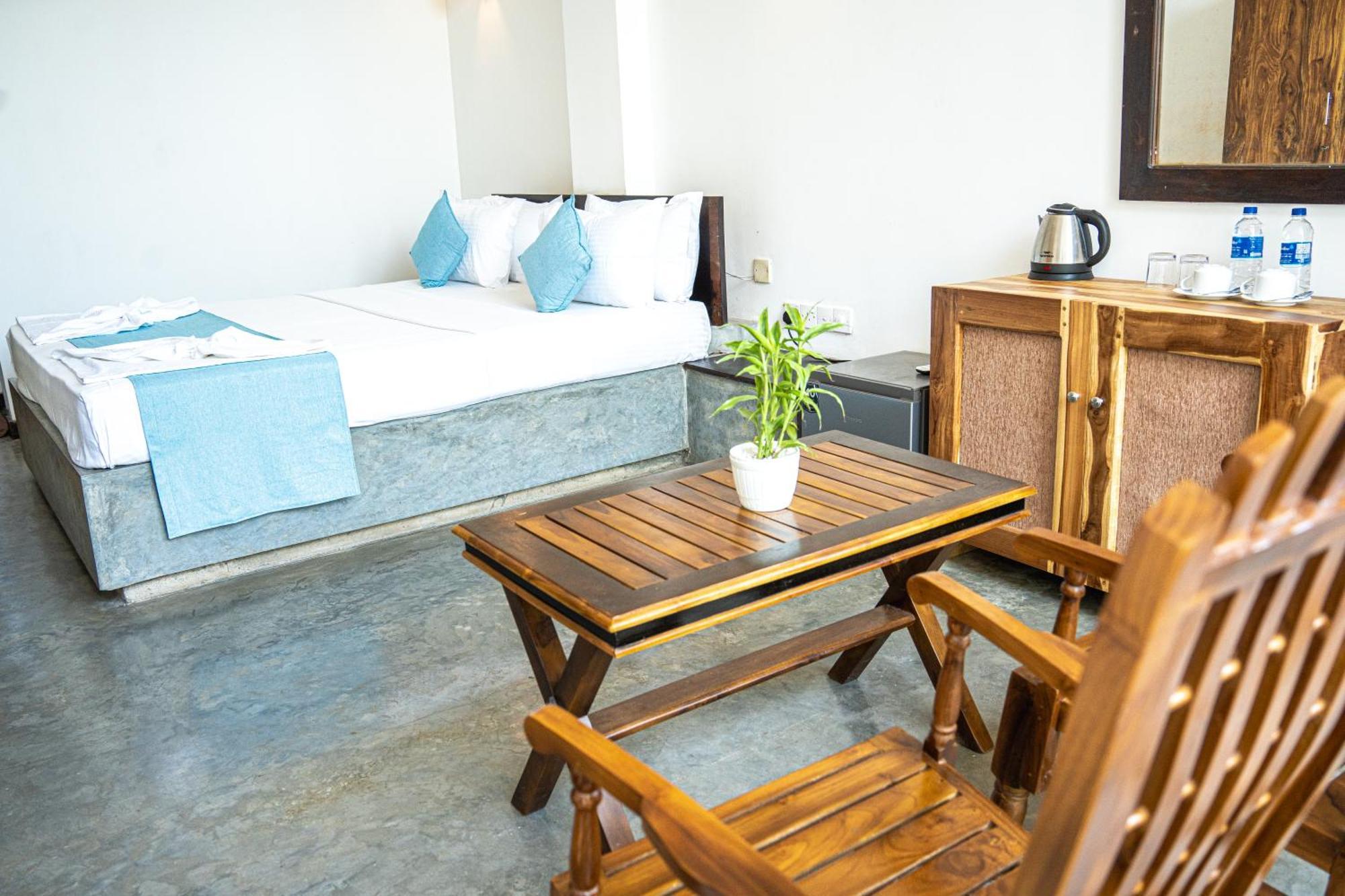 Cocos Hotell Midigama East Exteriör bild